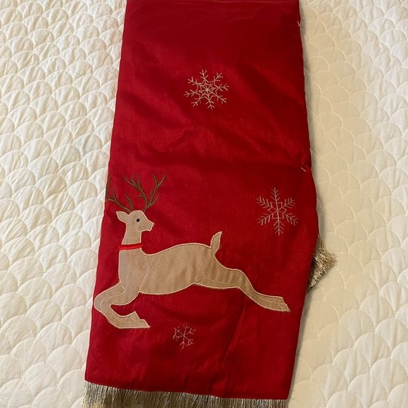Kurt Adler Red Reindeer Christmas Tree Skirt 54" - Picture 2 of 5